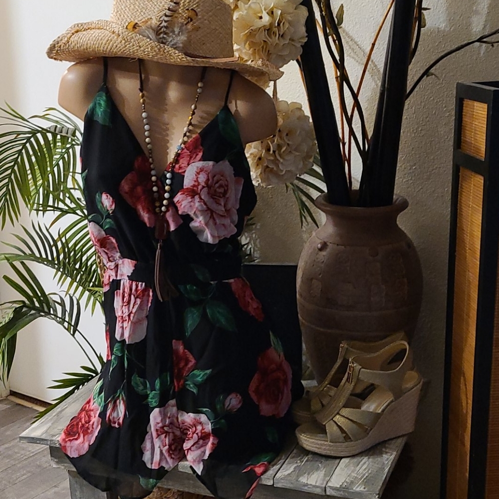 CHARLOTTE RUSSE SUMMER MED MULTI ROMPER - Picture 11 of 16